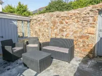 11 Marine Terrace - 4-Star