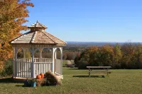 Smith Rock Chalets Hotels in Pictou