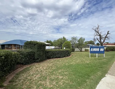 Almond Inn Motel Отели в г. Тинтинулл