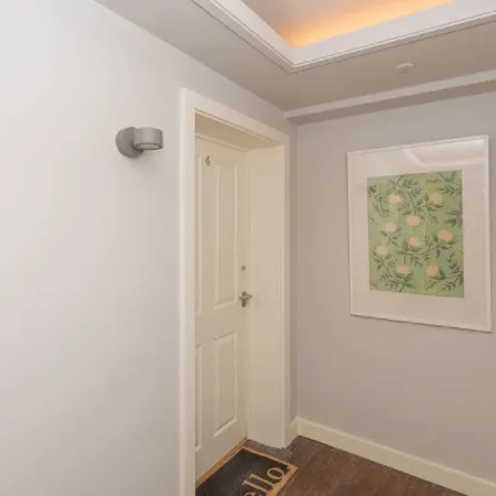 Kensington Chapel Apartment Bath