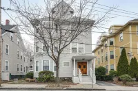 Walk to Harvard Square: Apartment in Cambridge