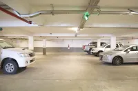Leloir Suites - parking