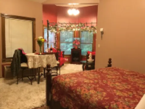 Spruce Hill Inn & Cottages Hotels in Washington Township