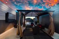 CozySuites Uptown 3Br King Beds Skyline View