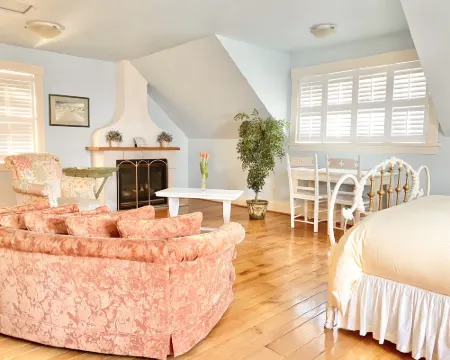 Princess and the Pea Hotel Hotels in Langley Township