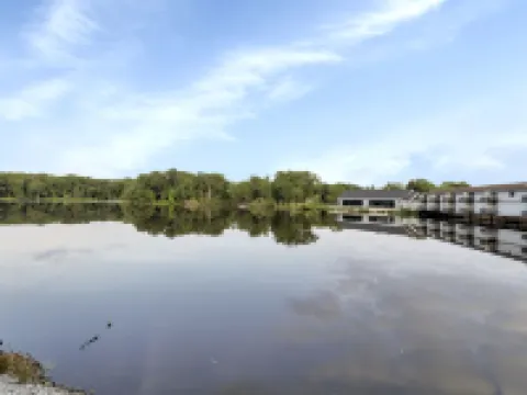 Waterbird Lakeside Inn Hotels in Chesterton