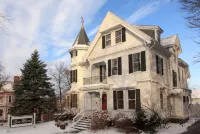 Lang House on Main Street Bed & Breakfast Hotels in Burlington
