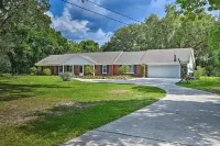 Huge Lutz Family Retreat w/ Game Room & Pool!