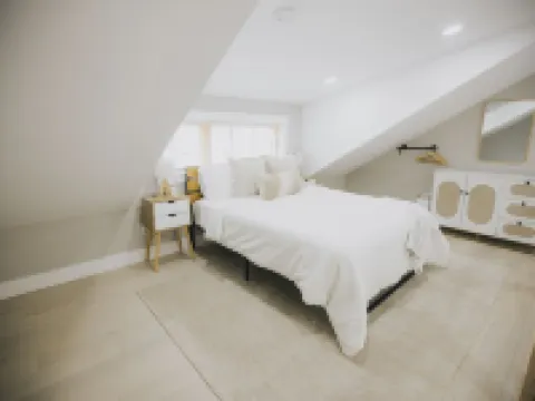 Stunning and Cozy loft apartment in kingston . アルスターのホテル