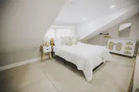 Stunning and Cozy loft apartment in kingston .
