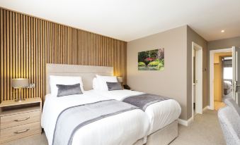 Castle Varagh Hotel & Bar