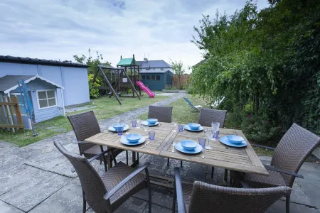 Magnolia Cove with 2 parking spaces Отели в г. Уайтстейбл