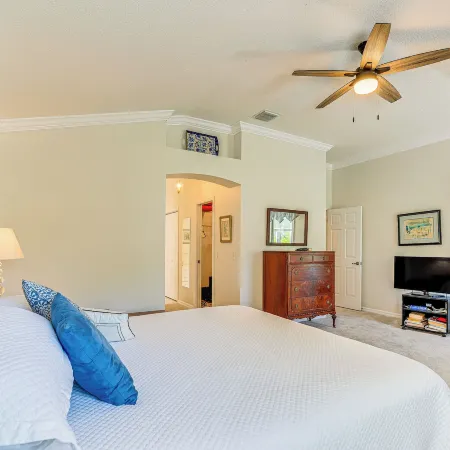 Pet-friendly Villages Home, Walk to Golf & Pool!