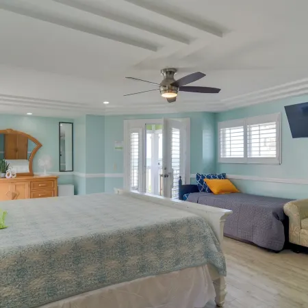 Breezy White Sands House Steps to Gulf Shore!