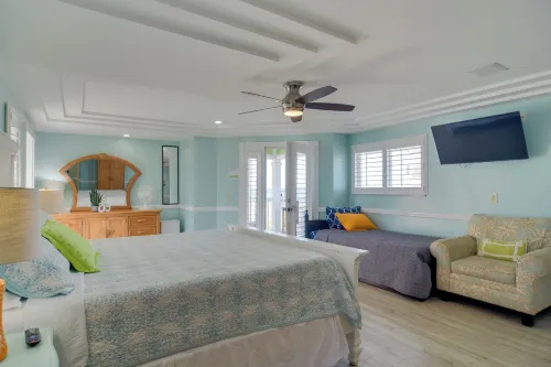 Breezy White Sands House Steps to Gulf Shore!