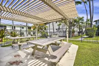 Sunny Central Condo Lanai and Community Pool Access