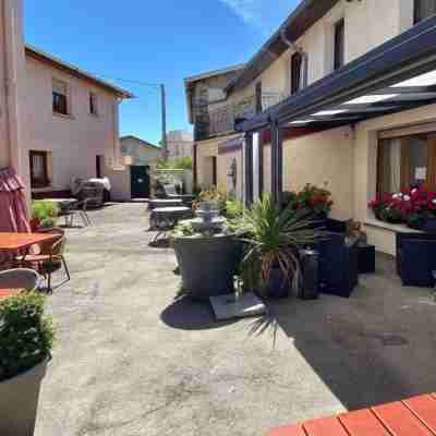 Logis Auberge du Cheval Blanc Hotel Exterior