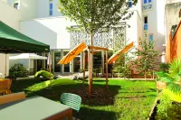 The People  - Tours Hotels in Tours