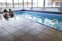 Cattlemans Country Motor Inn & Serviced Apartments - Pools