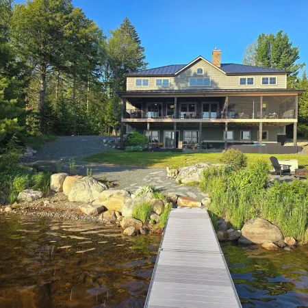 Luxury Lakehouse - Private Dock & Small Beach, Kayaks, and Fire Pit Near Acadia.