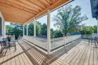 Chic & Historic Apartment ~ 6 Mi to Louisville! - parking
