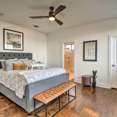 Entire Home w/ Lake Granbury Views + Game Room!