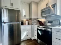 Guest suite in Fairwinds! 2 minutes from golf course w/ putting green in yard! Hotels in Nanaimo E