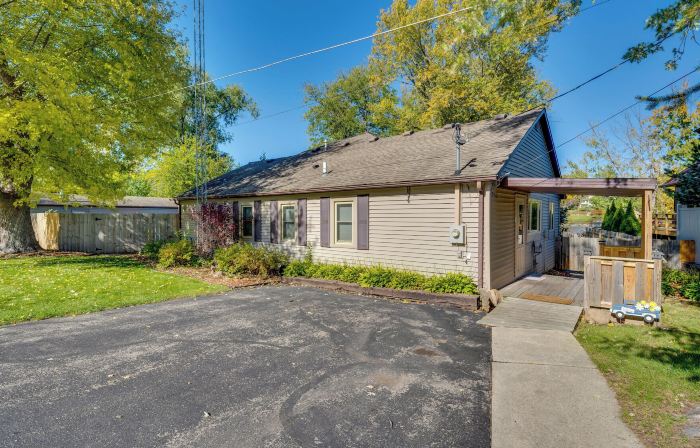 Boat Dock & Backyard: 'Rock River Retreat'