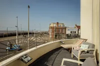 Granada Apartments Queens Mansions Hotels in Fleetwood
