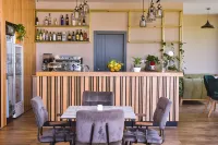 Airport Garden Hotel - Barer