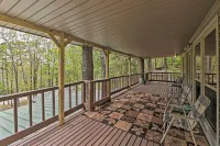 Secluded Edgemont Getaway w/ Huge Outdoor Deck! - balcony