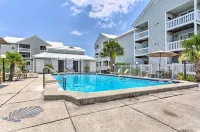 Fort Walton Beach Condo Walk to Local Beach! - Kitchens