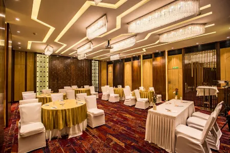 Fariyas Hotel Mumbai , Colaba Отели рядом с достопримечательностью «MCGM Garden Oshiwara»