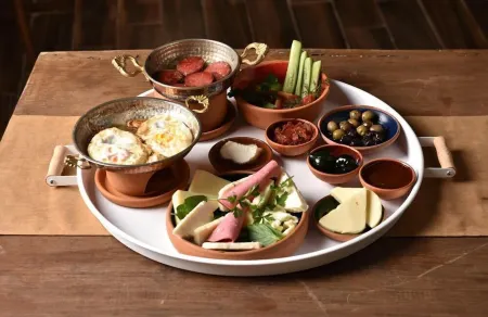 Candarlı Çiftliği Отели в г. Basiskele