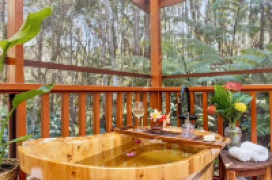 Liko Lehua Cottage in Volcano - Hot Tub & Fireplace - Mauna Loa Estates