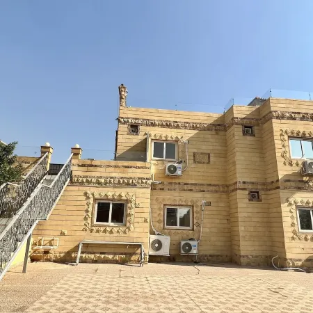 Life Pyramids Inn