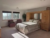 Spectacular peaceful out of town getaway only 5 miles from downtown Lake Chelan.