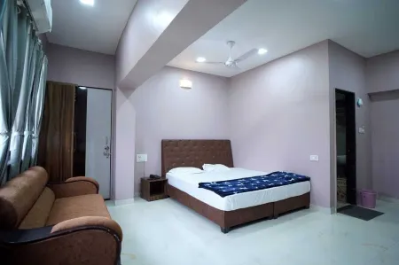 Hotel Aarti Celebration Отели в г. Buldhana