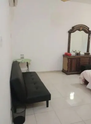 Private room in a villa. With attached bathrom Hotels in 
