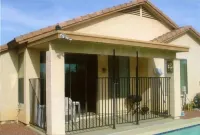 Gorgeous Clean 4 Bedroom Glendale Vacation Home + Wi-Fi Hotels in Glendale