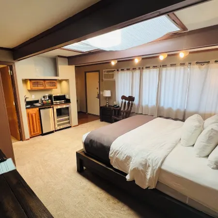 Weathervane Terrace Inn and Suites