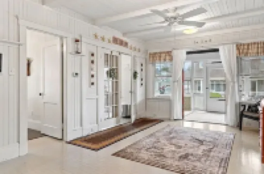 Idlehurst Getaway: 7-BR, 2-min from Onset Beach w/ Wifi, AC units - sleeps 14!