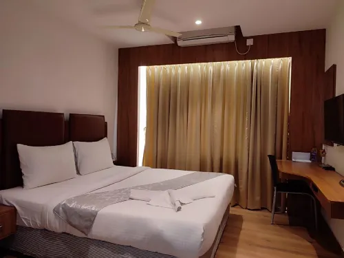 Hotel Mohan Palace - parking