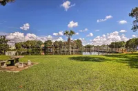 7 Mi to Gulf: Home w/ Dock Access in Crystal River - Kæledyr tilladt