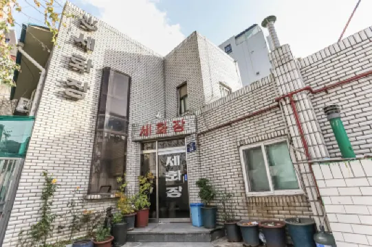 Yaksu (Sindang) Sehwa Hotels in Hannam-dong/Itaewon