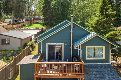 Seaside Getaway by AvantStay Deck w Views