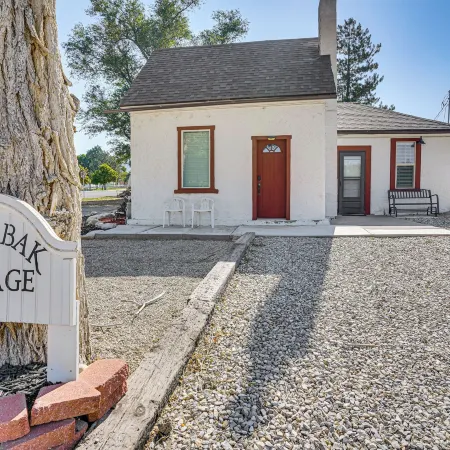 Kik-n-Bak Cottage w/ Beautiful Mountain View