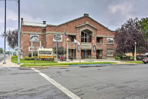 Pet-Friendly Baker City Escape w/ Private Yard! - Kæledyr tilladt