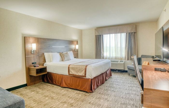 Evergreen Inn & Suites