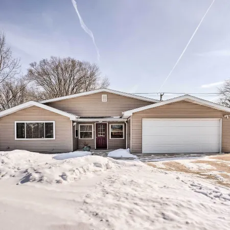 Cozy South Bend Retreat < 2 Mi to Notre Dame!